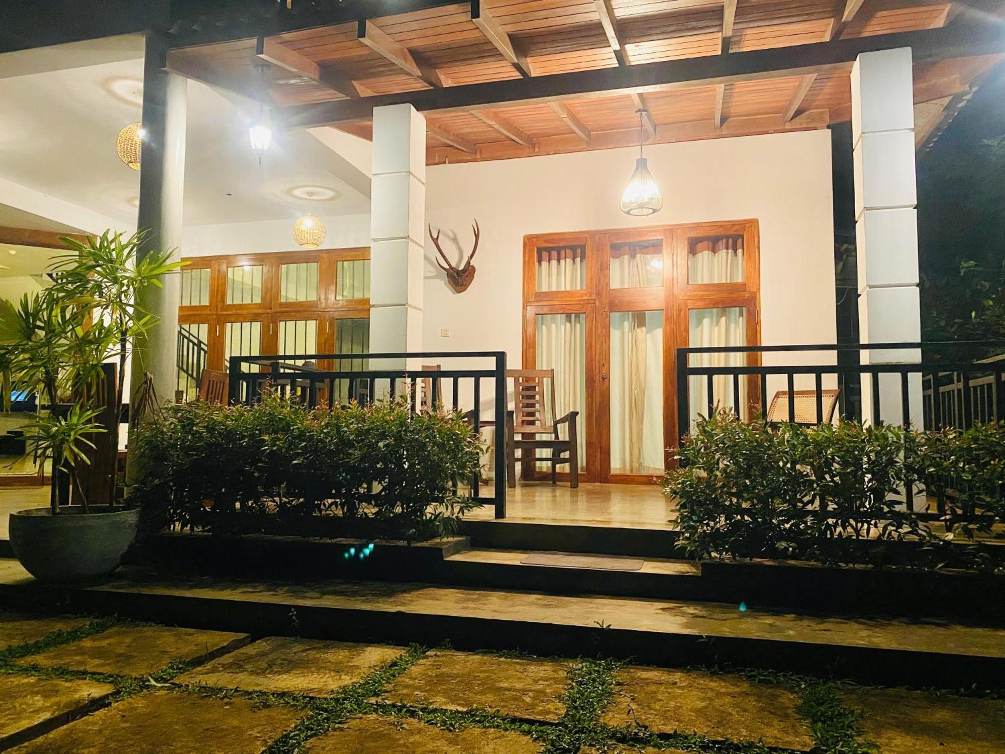 Mansala Safari House Hotel Udawalawe Exterior photo